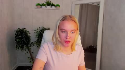 Snapshot of carolin_miller chatting on September 29, 8:41 am Carol online show from September 29, 8:41 am