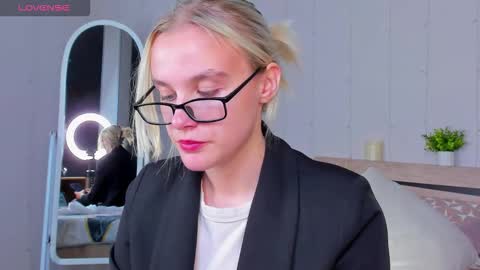 Snapshot of carolin_miller chatting on September 23, 9:40 am Carol online show from September 23, 9:40 am