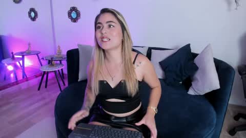 carolina_torres25 online show from March 27, 1:12 pm