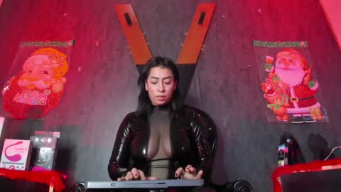 carolina online show from December 3, 8:28 pm