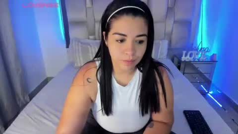 Snapshot of carolinafox_ chatting on February 25, 1:30 am caroline online show from February 25, 1:30 am