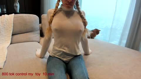 Snapshot of carolinaherera chatting on January 14, 9:13 am Lina.I will online 2 December online show from January 14, 9:13 am