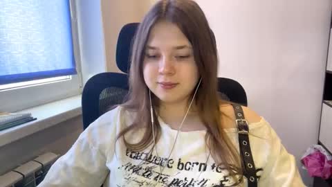 carolindueno online show from March 20, 10:09 am