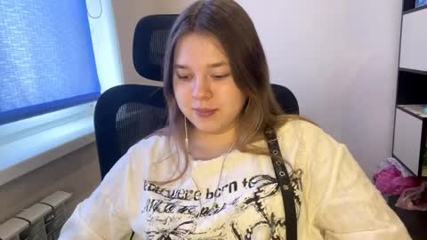 carolindueno online show from March 31, 8:25 am