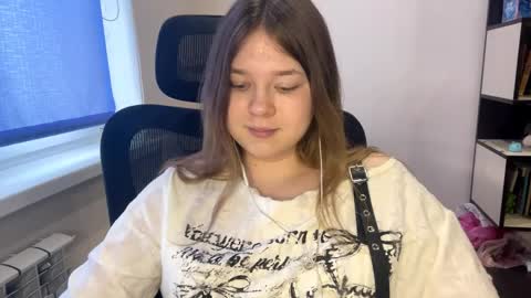 carolindueno online show from April 2, 1:41 pm