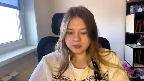 carolindueno online show from March 30, 8:14 am