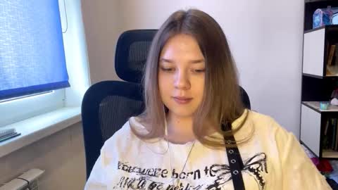 carolindueno online show from March 24, 10:09 am