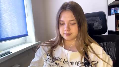 carolindueno online show from March 25, 10:18 am