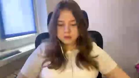 carolindueno online show from March 13, 7:53 am