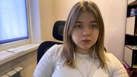 carolindueno online show from April 5, 9:08 am