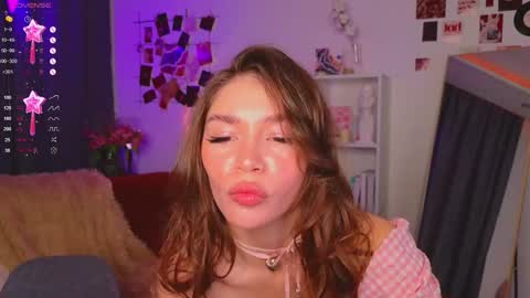 Snapshot of caroline_brown0 chatting on January 18, 3:42 am Caroline online show from January 18, 3:42 am