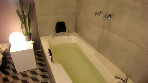  Caroline  online show from March 13, 12:06 pm