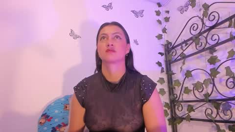 caroline_millerr online show from February 10, 9:01 am