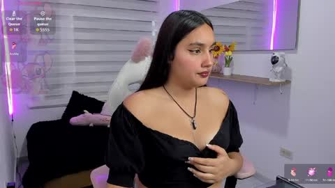 caroline_rodriguez_9 online show from May 25, 7:13 pm