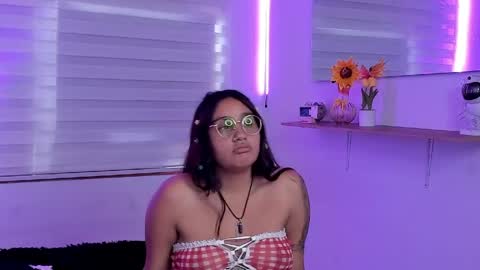 caroline_rodriguez_9 online show from May 21, 8:51 pm