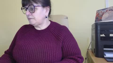 CarolineDream  online show from November 10, 6:30 am