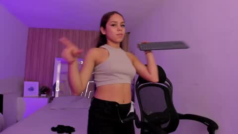 Caroline online show from May 20, 2:14 pm
