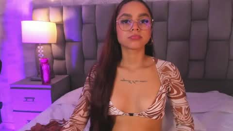 Caroline online show from May 5, 1:36 pm