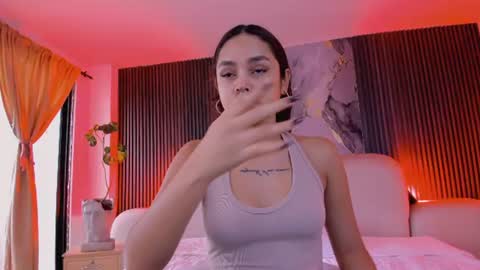Caroline online show from July 1, 1:10 pm
