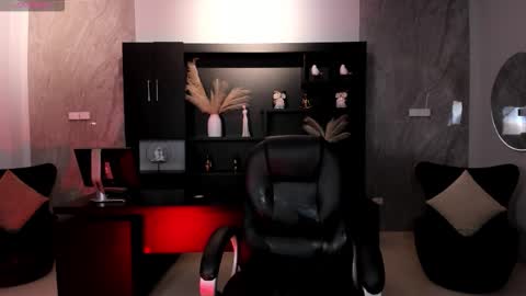 Caro online show from December 4, 9:44 am