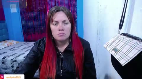 Carolinhe  online show from May 4, 8:01 pm