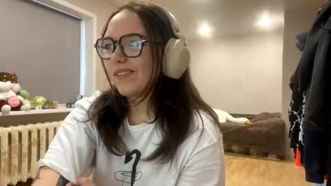 Emilia online show from December 16, 3:56 am