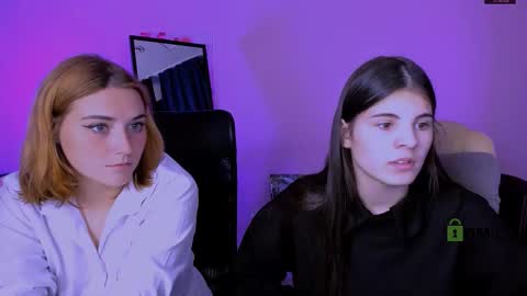 casey_meow_ online show from October 13, 5:32 am