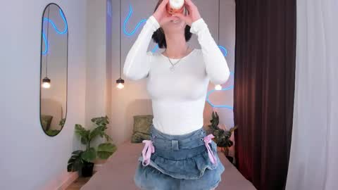 Hello my name is Cassie and my friend Nilo is also here online show from May 27, 6:54 am