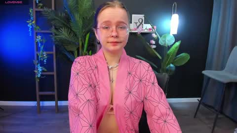 Snapshot of cassiecool chatting on January 15, 8:37 pm assie online show from January 15, 8:37 pm