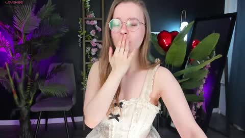 Snapshot of cassiecool chatting on February 15, 9:39 pm assie online show from February 15, 9:39 pm