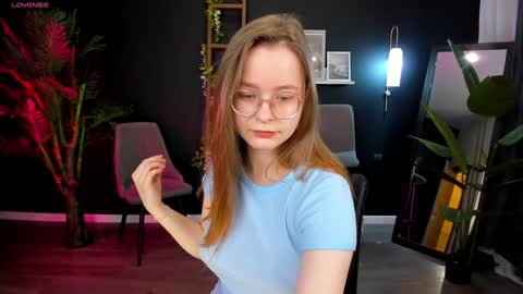 Snapshot of cassiecool chatting on December 20, 8:45 pm assie online show from December 20, 8:45 pm