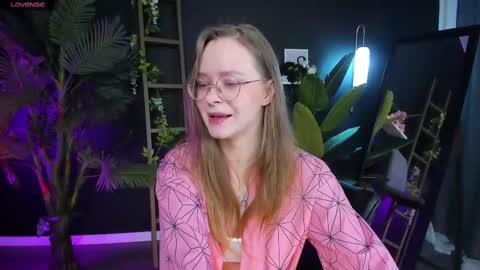 Snapshot of cassiecool chatting on February 21, 9:11 pm assie online show from February 21, 9:11 pm