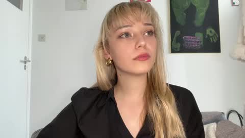 Olivia online show from May 11, 2:45 pm