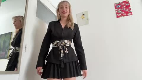 Olivia online show from May 11, 2:19 pm