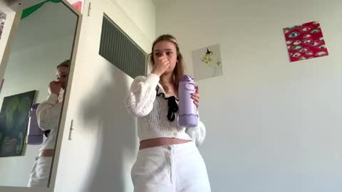 Olivia online show from May 9, 6:26 am