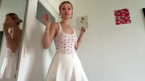 Olivia online show from May 16, 10:36 am