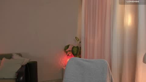 Snapshot of cassisland chatting on December 16, 1:22 pm cassandra online show from December 16, 1:22 pm