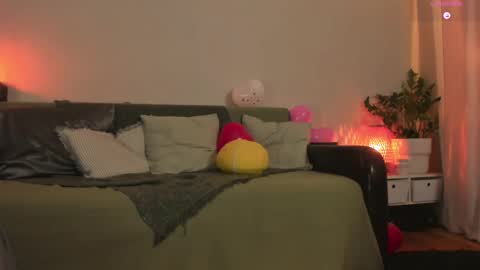 Snapshot of cassisland chatting on February 17, 11:33 pm cassandra online show from February 17, 11:33 pm