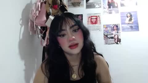 Snapshot of cat_mila_ chatting on October 23, 6:08 am Mila online show from October 23, 6:08 am