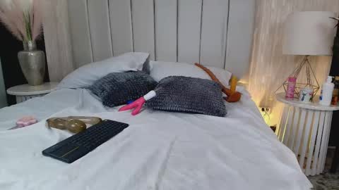 Dani   online show from May 15, 10:34 pm