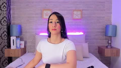 Snapshot of catalinnathompson chatting on February 5, 12:06 pm CatalinnaThompson online show from February 5, 12:06 pm