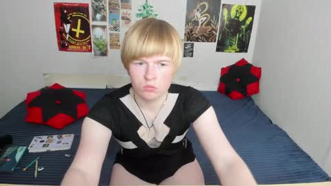 cattie_w_ online show from May 7, 1:21 am