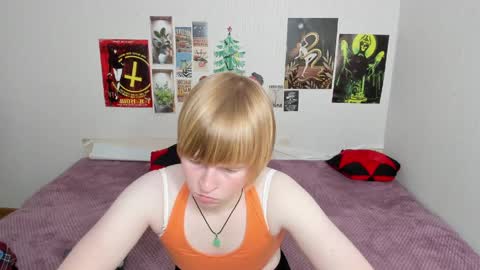 cattie_w_ online show from May 26, 1:16 am