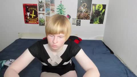 cattie_w_ online show from May 9, 1:40 am