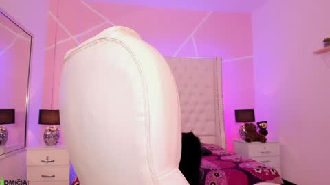 Snapshot of celeste_wayne chatting on December 4, 8:18 pm Celeste Wayne online show from December 4, 8:18 pm