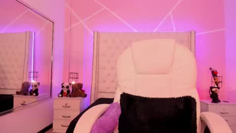 Snapshot of celeste_wayne chatting on March 12, 7:13 am Celeste Wayne online show from March 12, 7:13 am