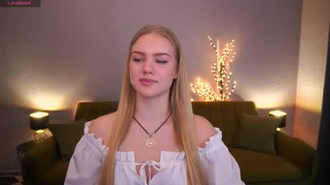 celestenoirr online show from November 12, 8:45 am