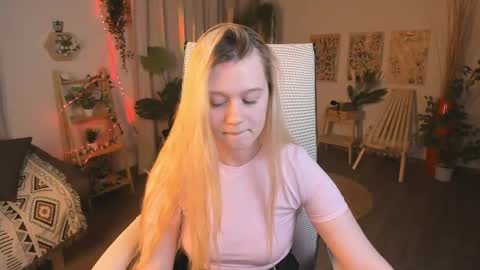 your cute kitty online show from May 22, 7:01 pm