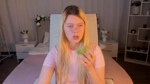 your cute kitty online show from May 27, 4:15 pm