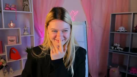 your cute kitty online show from May 14, 6:47 pm
